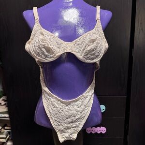 Vintage Elegant Cream Lace Lingerie Set